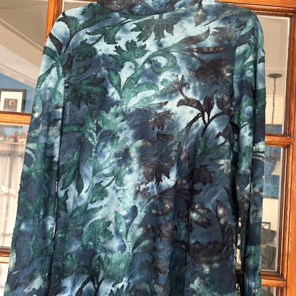 Investments Dark Teal and Green Leaf Pattern Long Sleeve Shirt